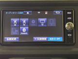 純正ナビを装備。タッチパネル式で使いやすく、お出かけもラクラクです。