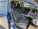快適に運転できるドライブポジション!運転席シートリフターとチルト&テレスコピック付きステアリングで、女性でも無理のない運転姿勢がとれます。