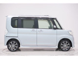 県内13店舗にて常時500台以上ダイハツ車を展示中です。見て、触って、納得のいく一台をぜひ見つけてください。