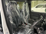 商用バンとは思えないシートのクッション性で長距離の運転でも疲れにくくなっています。