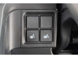 寒い日はすぐにあたたかくなるシートヒーターは重宝します。暖房を控えめにすることで燃費の向上にもなります。車内の空気が汚れたり乾燥したりする心配も減ります。