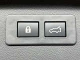【パワーバックドア】スマートキーや運転席のボタンを押すだけでリアゲートが自動で開閉します!荷物を持っている時や、高い位置にあるバックドアを閉める際に便利な機能です♪
