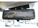 スマートリヤビューミラー。リヤゲートに装備のスマートリヤビューカメラ画像を映し出せます。