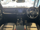 ステアリングを握ればJeepワールドが広がります。