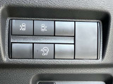 両側オートスライドドアです♪運転席のボタンやキーのボタンでも開閉できます!手荷物がいっぱいの時でも簡単にドアの開け閉めができるのでとっても便利です♪