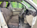 運転席まわりには十分なスペースがあり、大柄な方でもゆったり運転していただける環境です。
