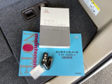 メンテナンスノート【整備記録簿】、取説も揃っています。スマートキーはバッグなどにしまったままボタン操作でエンジンの始動・停止ができて大変便利です。