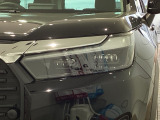 LEDヘッドライトは、点灯の瞬間から最大光量を発揮し、突然暗くなるトンネルなどでの安定感を高めます。