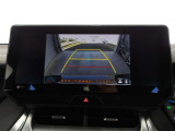 バックモニター付きで慣れない駐車場や車庫入れをサポートします。