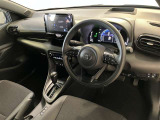 高いホールド性で運転姿勢が安定します。長距離ドライブでも疲れにくいのが魅力です。快適なドライビングライフをお送りください♪