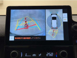 真上から見下ろしたような視点で車とその周囲を確認出来る画面と、車両後方を映し出すバックモニター画面の2つを表示してくれます。