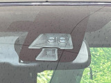 【エマージェンシーブレーキ】走行中に前方の車両等を認識し、衝突しそうな時は警報とブレーキで衝突回避と被害軽減をアシスト。より安全にドライブをお楽しみいただけます。
