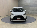お車購入のポイントとなるフロントマスクです!シャープな目つきが印象的なデザインのヘッドランプです。