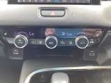 運転席/助手席シートヒーター付き。フルオート・エアコンディショナー(左右独立温度コントロール式)