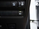 オートマチックハイビームとは、先行車や対向車のライトを認識し、ハイビームとロービームを自動で切り替える機能です。夜道の視界を確保します。詳細は販売店スタッフまでおたずねください。