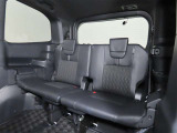 便利な5:5分割可倒式シートです。収納と乗車人数のバランスに優れています♪荷物の大きさに応じたラゲージスペースをフレキシブルに作り出せるので、シーンに応じた使い方ができます♪