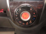 エアコン操作部。お好みの温度に設定して快適なドライブをお楽しみください。