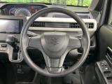 インテリアに合わせたデザインのステアリングは、運転される方のことも考え、運転しやすい形状、大きさです。是非一度、実際に触ってお確かめください。