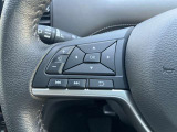 ナビの音量など車両情報を手元で操作できるハンドルスイッチ付き。