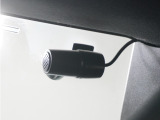 ◆ドライブレコーダー◆映像・音声などを記録する自動車用の装置です。 もしもの事故の際の記録はもちろん、旅行の際の思い出としてドライブの映像を楽しむことができます。