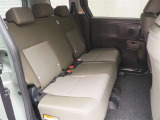 ゆとりある広々とした車内空間は、ドライブを始め買い物やレジャーなど、幅広く活躍します。一人でもみんなとでもお出かけを楽しみましょう!
