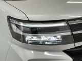 【LEDヘッドライト】明るい光が瞬時に立ち上がり、必要な場所を均一に照らします。寿命も長く省エネで、スタイリッシュなデザインは現代の主流です♪