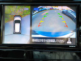 空から見下ろすような視点で、スムーズな駐車と安全確認をサポートする「アラウンドビューモニター」付です。