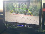 【バックカメラ】駐車時に後方がリアルタイム映像で確認できます。大型商業施設や立体駐車場での駐車時や、夜間のバック時に大活躍!運転スキルに関わらず、今や必須となった装備のひとつです!