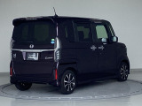 バックカメラが付いているのでバックでの車庫入れも安心です。
