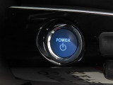 スマートキーを携帯していればキーを取り出さずにドアを施錠&解錠。クルマの始動も可能です。