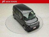 両側パワースライドドア付きだから、狭い駐車スペースなどでの乗り降りラクラク♪小さなお子さまのいるご家庭には嬉しい装備です。
