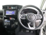 ☆シンプルながら機能性あふれる運転席周りです。 使いやすいスイッチ類の配置によりとても運転しやすいですよ。