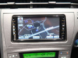 純正ナビゲーションを装備しており、CD、DVD、Bluetooth、フルセグ視聴可能です。