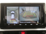 パノラミックビューモニター付きです。車両を上から見たような映像をディスプレイオーディオ画面に表示。運転席からの目視だけでは見にくい、車両周辺の状況をリアルタイムでしっかり確認できます。