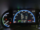 視認性に優れたメーターを採用しており、走行中でも車速や情報が分かりやすく表示されます。運転時の視線移動をむりのない範囲に抑え、快適で安心感のあるドライブをサポートします。