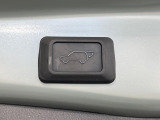 【パワーバックドア】スマートキーや運転席のボタンを押すだけでリアゲートが自動で開閉します!荷物を持っている時や、高い位置にあるバックドアを閉める際に便利な機能です♪