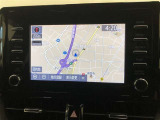 【7インチディスプレイオーディオ】各種オーディオ機能とスマホ連携機能を搭載。ナビキットを装着しているので、車載ナビとしても使用可能です。機能の詳細につきましては、展示店舗までお尋ねください。