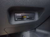 ETC2.0は従来のETCに比べて料金支払いだけでなく渋滞や事故などの道路情報をリアルタイムで受け取る事の出来る「次世代型のETCサービス」です♪