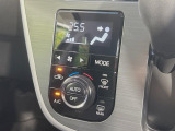 【オートエアコン】一度お好みの温度に設定すれば、車内の温度を検知し風量や温度を自動で調整。暑い&hellip;寒い&hellip;と何度もスイッチ操作をする必要はありません。快適な車内空間には必須の機能ですね♪