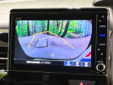 【バックカメラ】駐車時に後方がリアルタイム映像で確認できます。大型商業施設や立体駐車場での駐車時や、夜間のバック時に大活躍!運転スキルに関わらず、今や必須となった装備のひとつです!