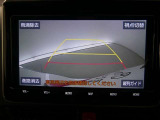 バックガイドモニターで、後方を確認しながら安心して駐車することができます。運転初心者も熟練者も必須の機能ですよ!