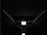 夜間に室内を照らしてくれるルームライトです♪♪
