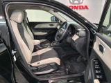 程よい硬さとホールド性が高くロングドライブも疲れにくいシートです。