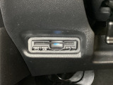 ハンドルの左下にETCがついています。高速道路の料金所の通過も楽々です。 カードの取り出しもしやすい場所についています。