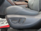 パワーシート搭載。微妙な調整が手軽にでき、最適なポジションで運転することが可能です。