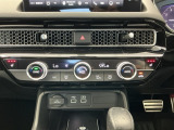Wエアコン付きです!運転席・助手席それぞれ快適な車内でお過ごしいただけます。寒い時期には嬉しいシートヒーター付きです!