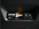 ◆ETC2.0装着◆進化したドライブ体験。料金収受システムだけだったETCが生まれ変わって、高速道路を賢く使うETC2.0に進化しました。多彩な情報サービスが便利で快適なドライブ体験を提供します。