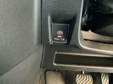 電動パーキングブレーキは、従来の足踏み式に比べ、しっかりと車をホールドしてくれるので安心です。女性の方には特に安心いただける装備です