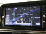 純正ナビを装備。タッチパネル式で使いやすく、お出かけもラクラクです。