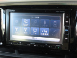 ナビゲーションは純正メモリーナビ(VXM-184VFi)を装着しております。AM、FM、CD、DVD再生、Bluetooth、フルセグTVがご使用いただけます。初めて訪れた場所でも安心ですね!